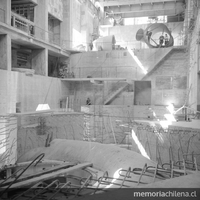 Vista interior de la construcción de la casa de máquinas de la Central Hidroeléctrica Isla.  Los Cipreses, Séptima Región, 1959.