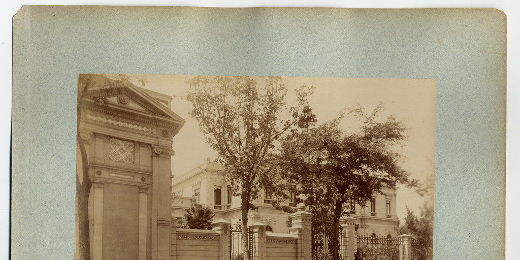 Fachada del Palacio Cousiño, hacia 1900