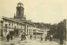 Pie de foto: Plaza Victoria, 1900En: Patrimonio  Cultural (15): 13, septiembre, 1999.