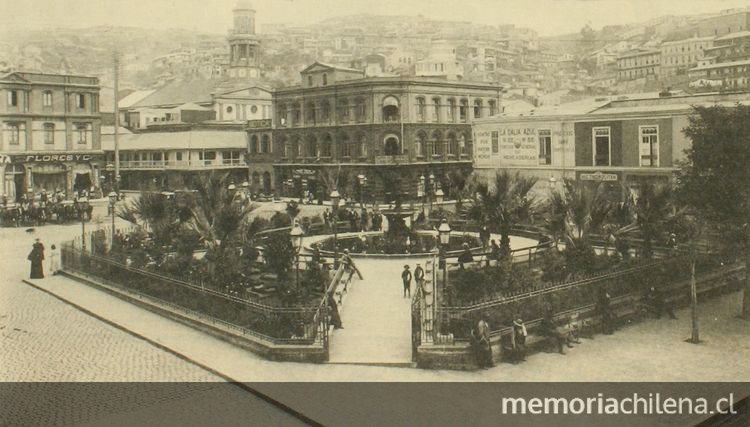 Pie de foto: Plaza Echaurren, 1900En: Patrimonio  Cultural (15): 14, septiembre, 1999.