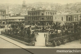 Pie de foto: Plaza Echaurren, 1900En: Patrimonio  Cultural (15): 14, septiembre, 1999.