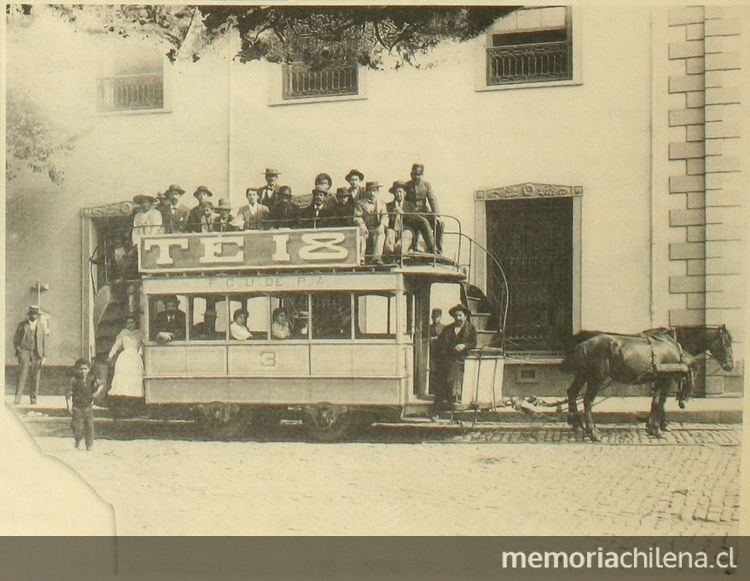 Pie de foto: Ferrocarril urbano de Playa Ancha, 1900En: Patrimonio  Cultural (15): 14, septiembre, 1999.