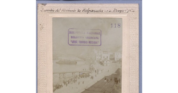 [Vista del malecón de Valparaíso, del incendio del 12 de mayo de 1903] [fotografía].