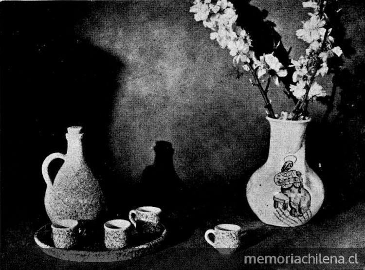 Jarros y florero, realizados en la Escuela de Artes Aplicadas, 1935