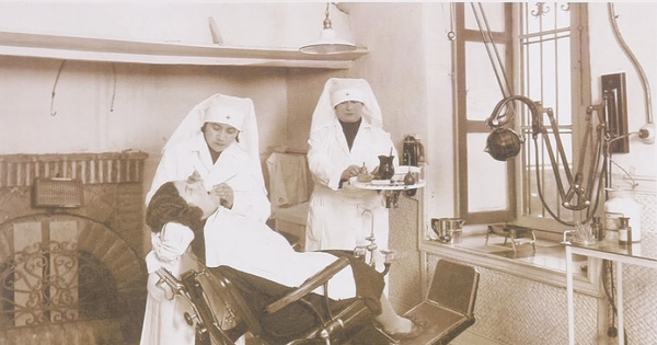 Pie de Foto: Enfermeras de la Cruz Roja en las Cruzadas de Salud Dental, cerca de 1928