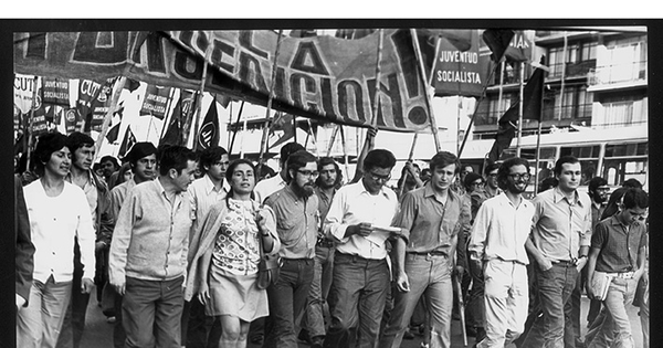 Pie de Foto: Marcha antifascista. Entre ellos, Gladys Marín.