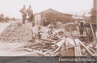  Pie de Foto: Voluntarios de la Cruz Roja Chilena en Perú, luego del terremoto de 1970.