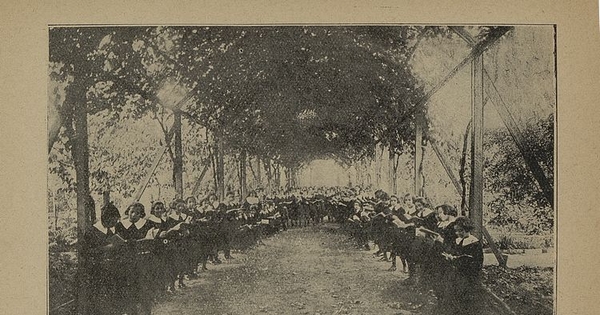 Pie de Foto: Alumnas del Liceo de Señoritas "José Miguel Infante", 1926.