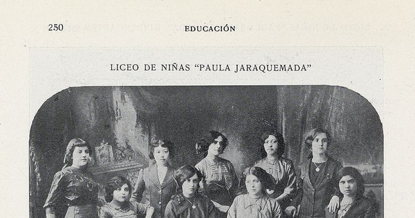 Pie de Foto: Liceo de Niñas Nº 4 "Paula Jaraquemada". Primeras bachilleras, 1911.