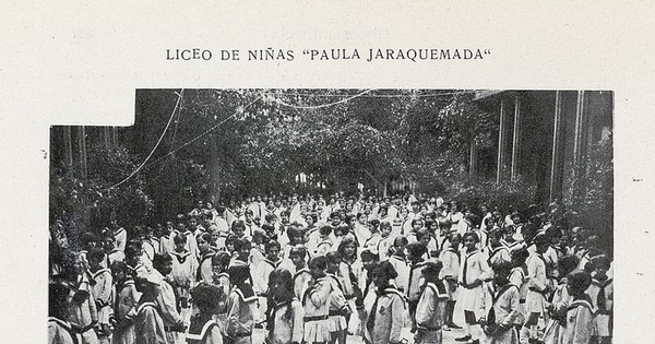 Pie de Foto: Liceo de Niñas Nº 4 "Paula Jaraquemada. Recreo de alumnas, c. 1927