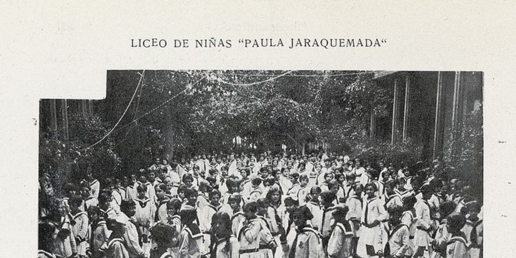 Pie de Foto: Liceo de Niñas Nº 4 "Paula Jaraquemada. Recreo de alumnas, c. 1927