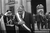 El presidente Aylwin regresa a la moneda tras participar en el Tedeum, 18 de Septiembre de 1990.