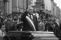 El presidente Aylwin regresa a la moneda tras participar en el Tedeum, 18 de Septiembre de 1990.