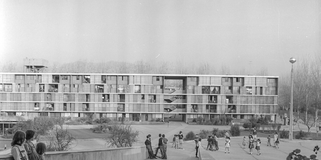 Unidad Vecinal Portales, Carlos Bresciani, Héctor Valdés, Fernando Castillo Velasco y Carlos Huidobro, 1954-1968, Santiago