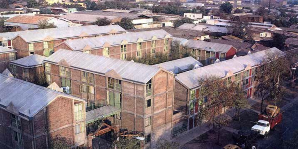 Fernando Castillo Velasco, Renovación urbana en la periferia central de Santiago de Chile: Comunidad Andalucía (Santiago: Chile ICI, 1994), p. 26