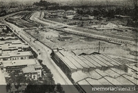 Pie de foto: Avenida Providencia a la altura de Miguel Claro hacia el poniente. 1934. en Memorándum sobre "Proyecto Transformación definitiva Comuna de Providencia": obsequio de su Junta de Vecinos. Santiago: Impr. Universo, 1934. 37 p. página 6