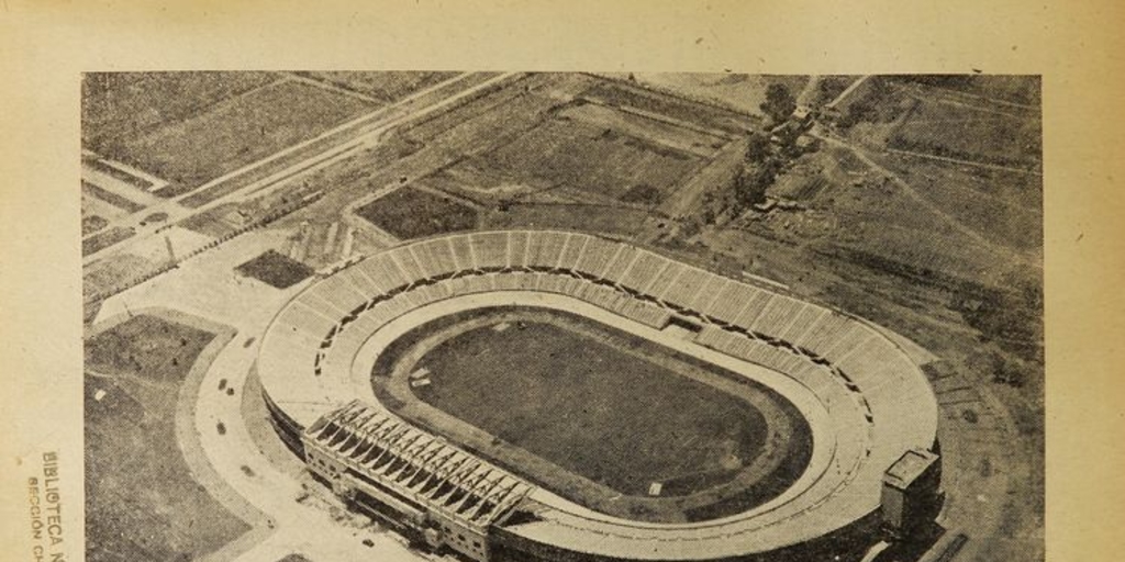 Pie de foto: Estadio Nacional desde el aire, 1953. En Municipalidad de Nuñoa. 58 Años de vida comunal: 1895 - 19 de abril - 1953: 2a. parte: Nuñoa actual. Publ. oficial de la I. Municipalidad de Nuñoa ordenada por el Alcalde Dn. José M. Narbona. Santiago: [s.n], 1953 115 p. Página 91