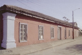 Casa Rojas, Cobquecura, 2002 en Valdés Cristian. Cobquecura: entre mar y tierra: valorización y difusión del patrimonio material de su zona típica. Chillán: Consejo Nacional de la Cultura y Las Artes Fondart, 2006. 96 p, página 26.