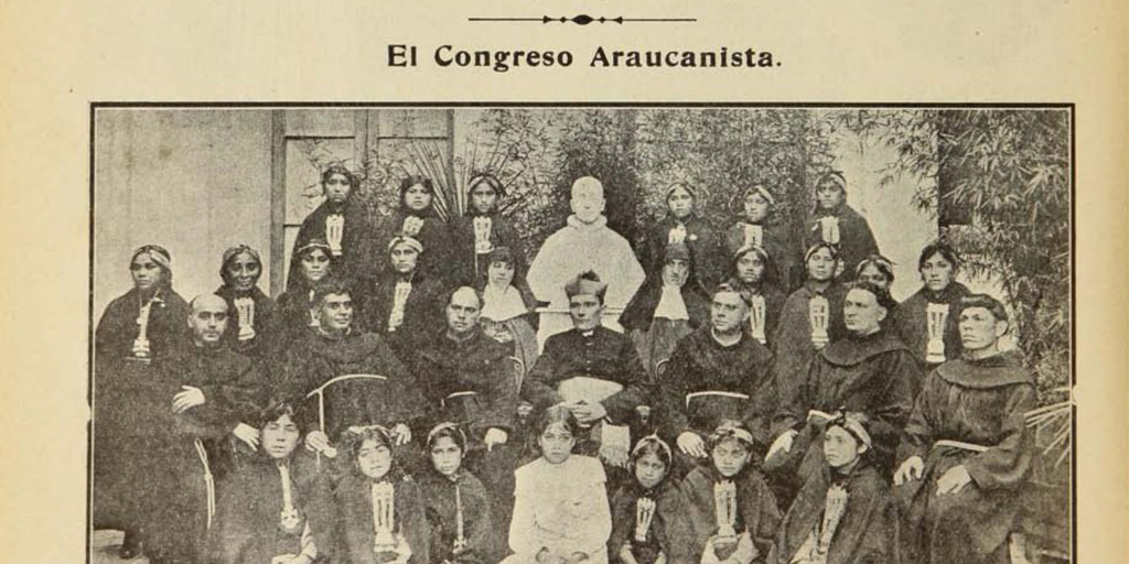 Mujeres y niñas mapuche en visita al Encargado de Negocios del Vaticano, Monseñor Francisco Vagni, junto a otros representantes de la Iglesia católica