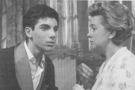 Héctor Noguera y Silvia Piñeiro en la película Deja que los perros ladren, basada en la obra homónima de Sergio Vodanovic.