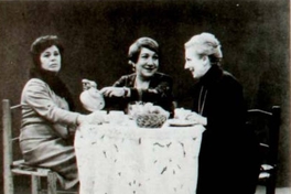 Obra "Las señoras de los jueves" de la compañía Los Comediantes en 1977. Kerry Keller, Ana González y María Cánepa.