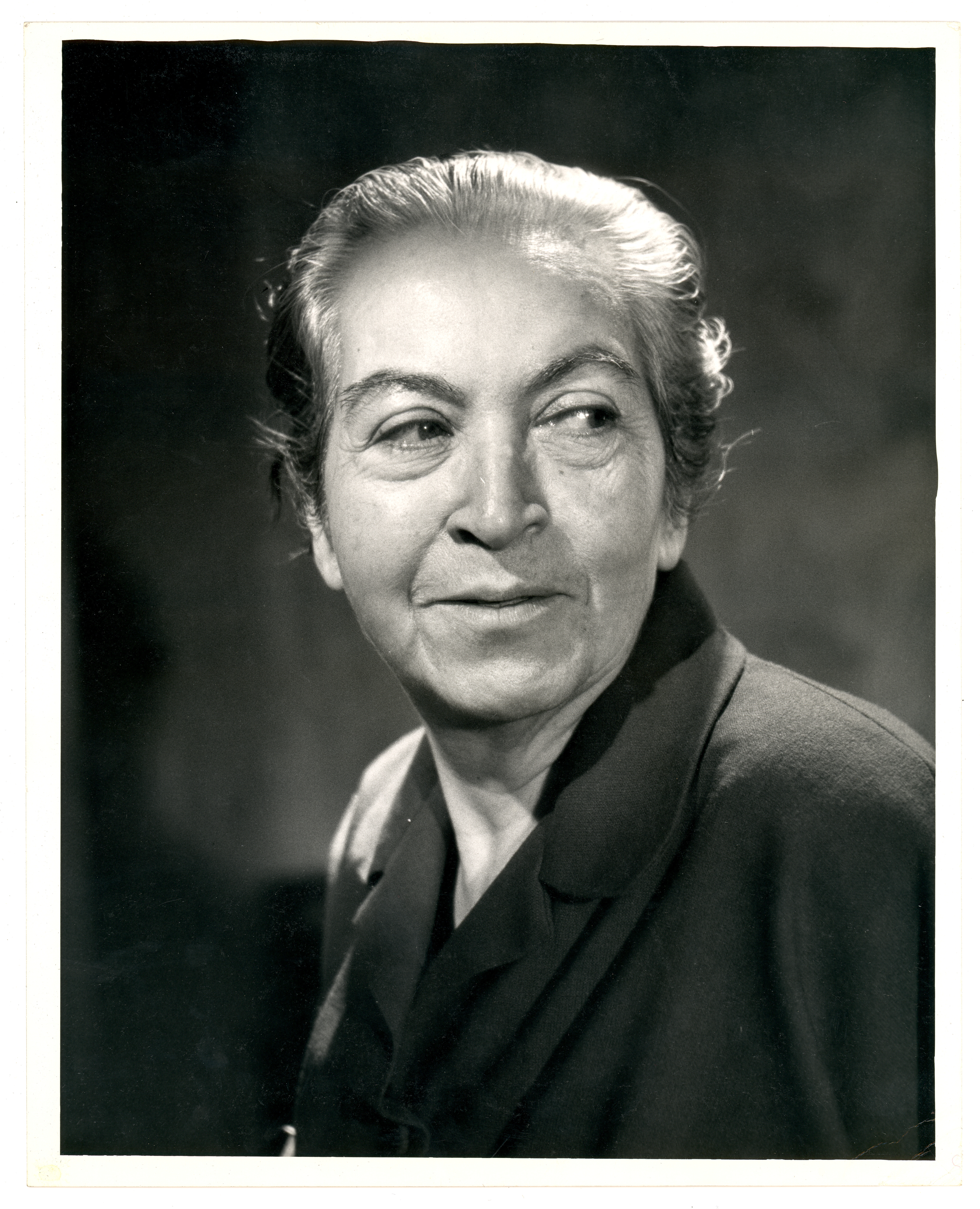 Gabriela Mistral para la revista LIFE