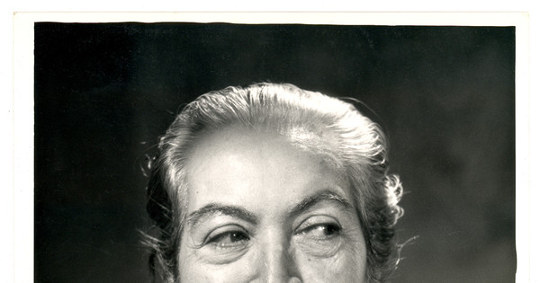 Gabriela Mistral para la revista LIFE