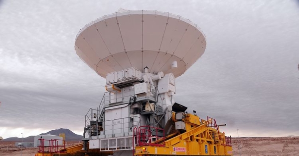 Antena de ALMA y transportador.