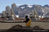 Trabajando en la instalación de antenas ALMA a 5.000 metros de altura.