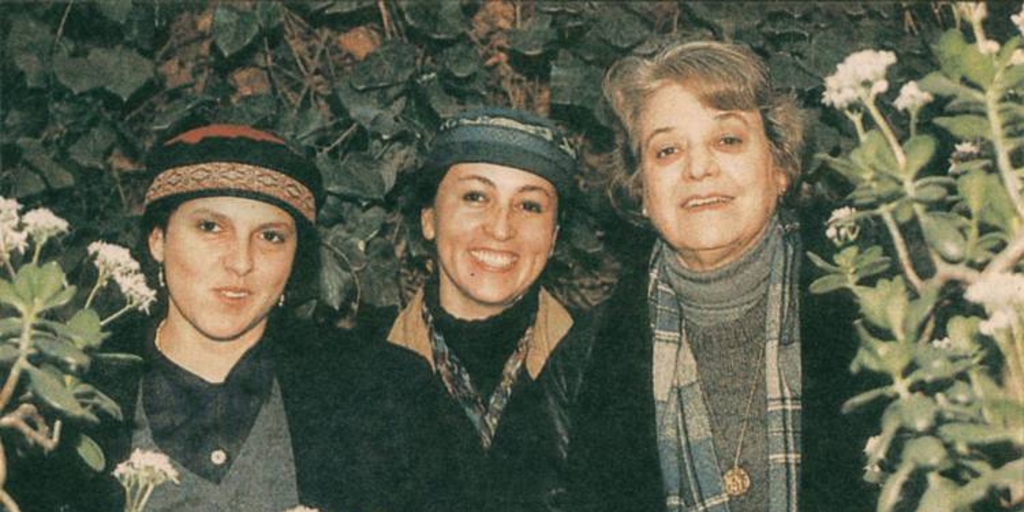 Claudia Echeñique, directora, María Inés Stranger, dramaturga y Paz Yrarrázaval, actriz, del montaje "Malinche" de 1993.