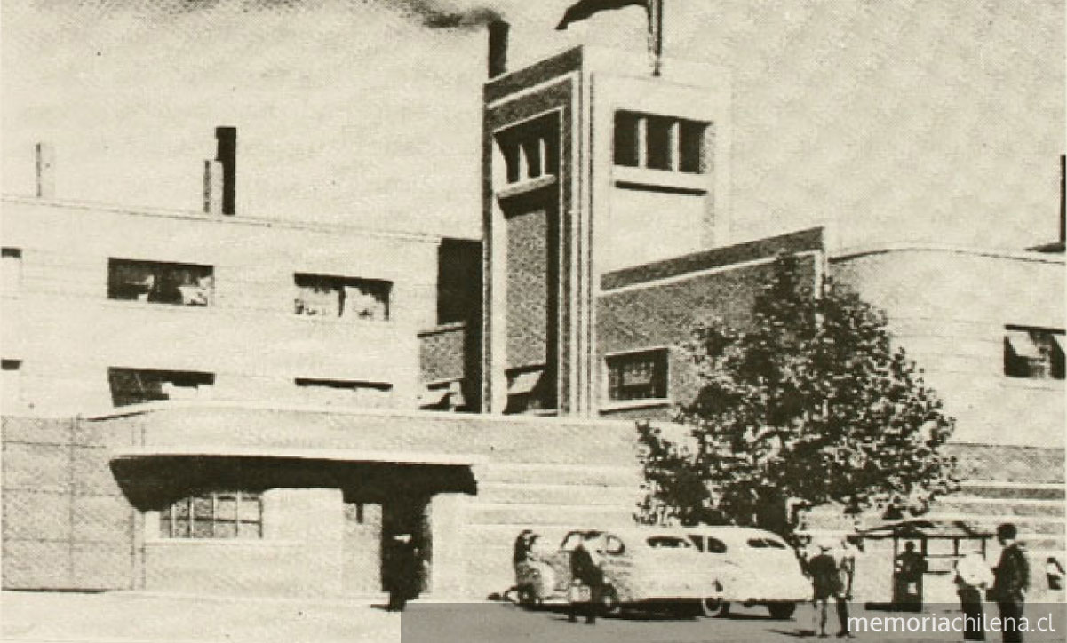 Frontis de la Planta Vicuña Mackenna de Cristalerías de Chile, a fines de la década de 1940