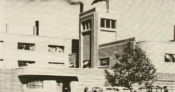 Frontis de la Planta Vicuña Mackenna de Cristalerías de Chile, a fines de la década de 1940