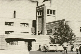 Frontis de la Planta Vicuña Mackenna de Cristalerías de Chile, a fines de la década de 1940