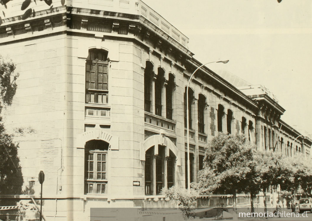 Lugar en el que funcionó la Escuela de Artes y Oficios (calles Catedral y Chacabuco)