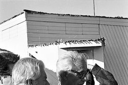 Alberto Cruz C. junto a Juan Purcell en el exterior de la Sala de Música en la Ciudad Abierta de Amereida