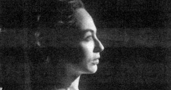 Patricia Rivadeneira en una performance de Vicente Ruiz, Museo Nacional de Bellas Artes, 1992