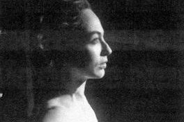 Patricia Rivadeneira en una performance de Vicente Ruiz, Museo Nacional de Bellas Artes, 1992