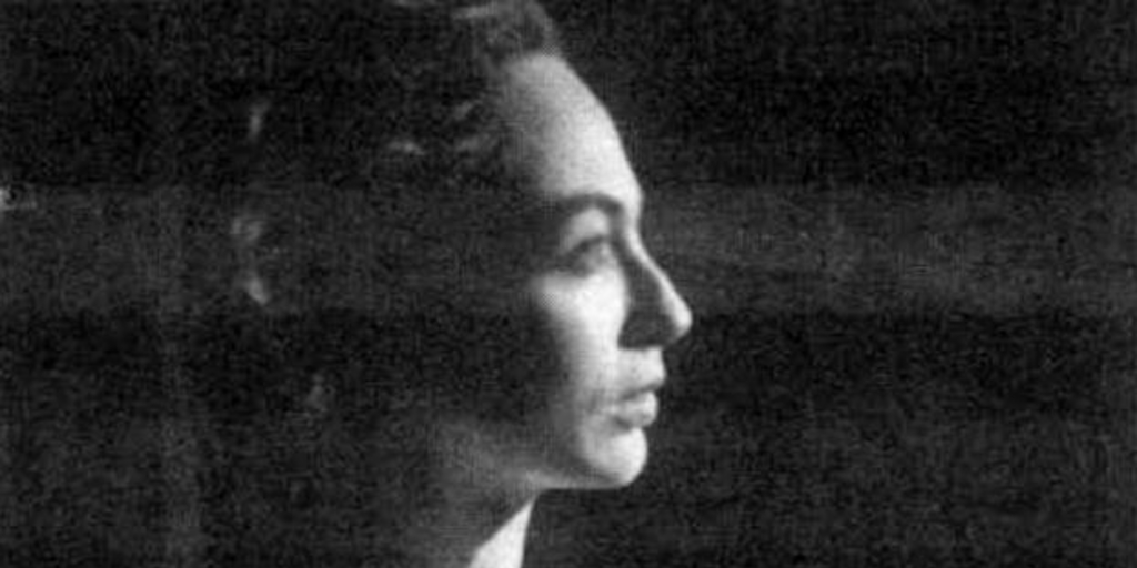 Patricia Rivadeneira en una performance de Vicente Ruiz, Museo Nacional de Bellas Artes, 1992