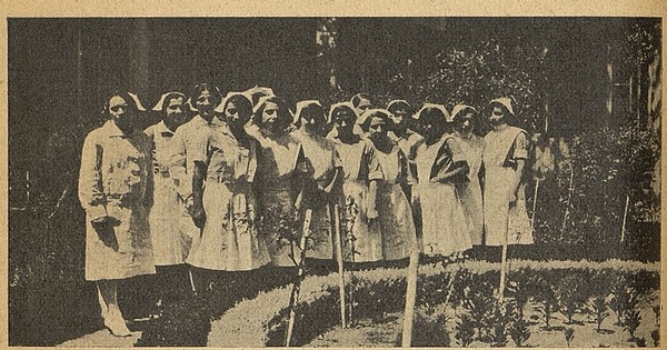 Alumnas de la Escuela de Enfermeras de la Universidad de Chile, 1930, p.16En: Prospecto de la Escuela de Enfermeras de la Universidad de Chile. Santiago: Impr. Universitaria, 1930, 19 p.