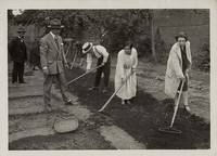 Pie de foto: Labores agrícolas en escuela normal de San Bernardo, hacia 1930