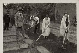 Pie de foto: Labores agrícolas en escuela normal de San Bernardo, hacia 1930
