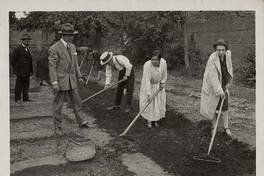 Pie de foto: Labores agrícolas en escuela normal de San Bernardo, hacia 1930