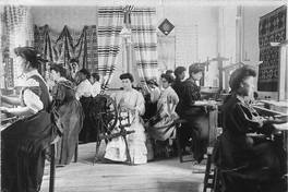 Pie de foto: Alumnas de la Escuela Superior Nº 19. 1907