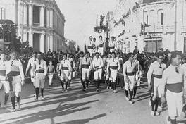 Pie de foto: Desfile de normalistas, hacia 1920