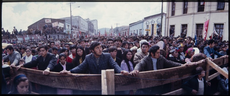 [Vista panorámica de una concentración popular en Temuco] Michael Mauney