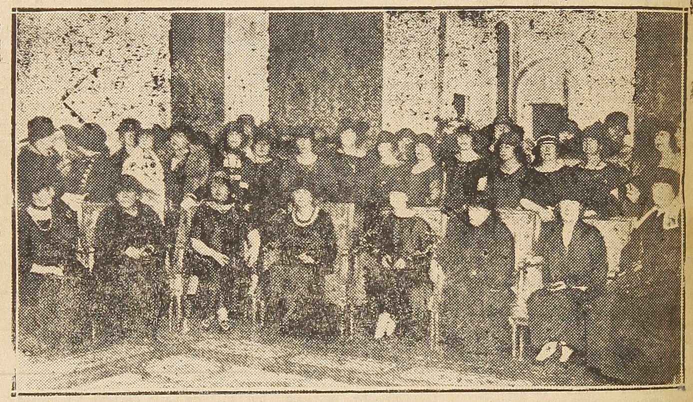 Grupo de socias de la Unión Patriótica de las Mujeres de Chile