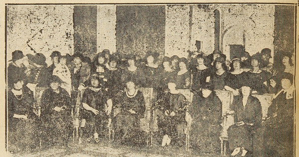 Grupo de socias de la Unión Patriótica de las Mujeres de Chile