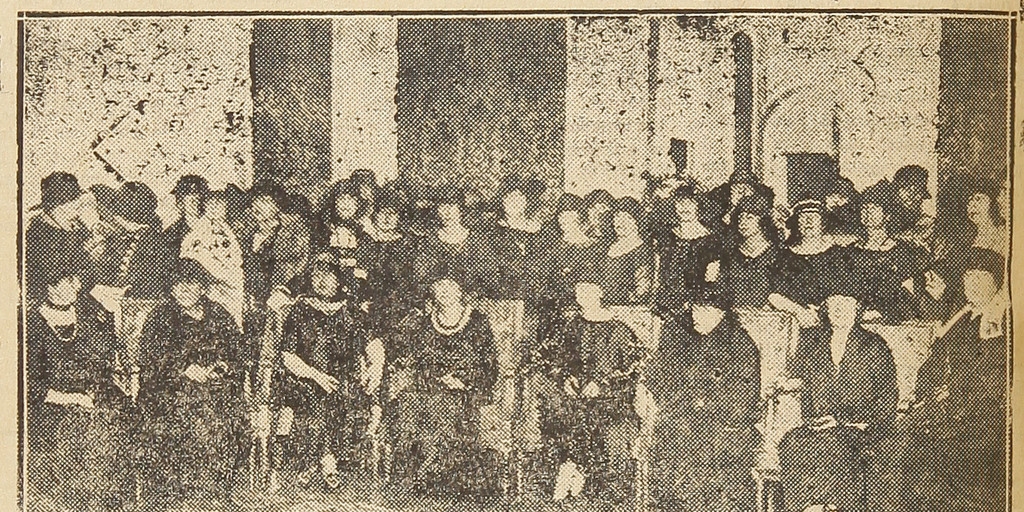 Grupo de socias de la Unión Patriótica de las Mujeres de Chile