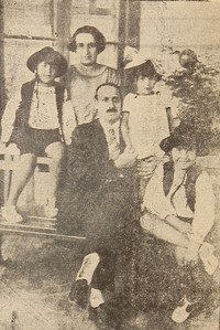 Ester Urzúa de Contardo, junto a su esposo e hijos