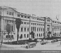 Casa Central de la Pontificia Universidad Católica de Chile en 1930